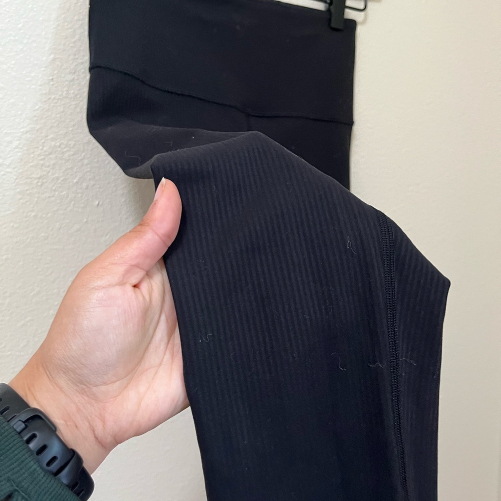 •LULULEMON• Wunder Train High-Rise Ribbed Tight 25" Black Back Pocket - Picture 4 of 4